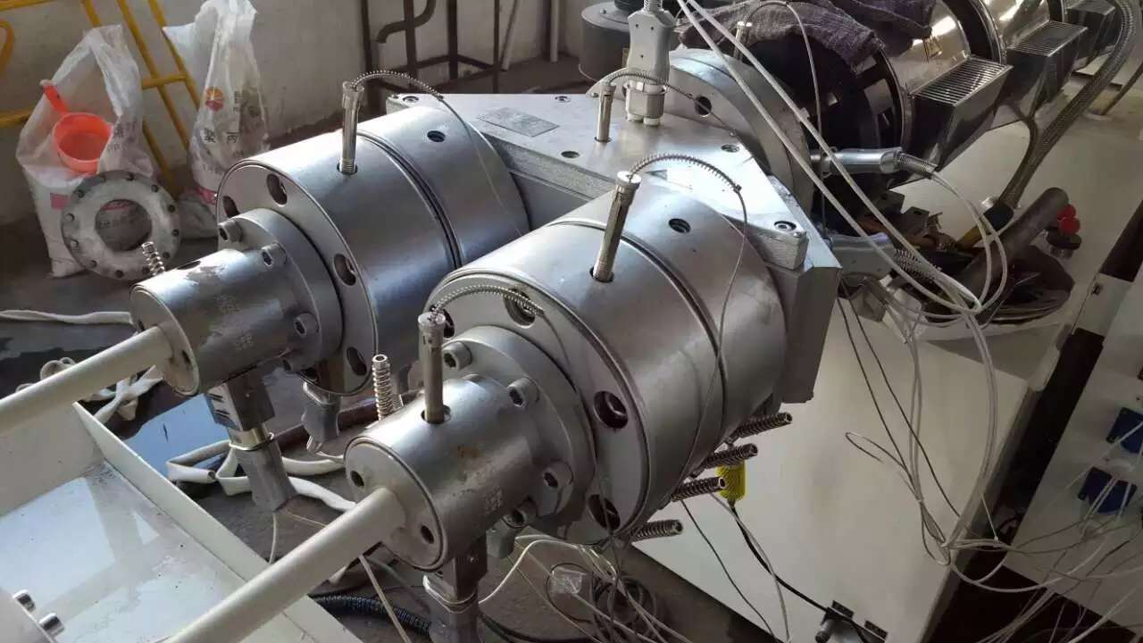 Laatste bedrijfscasus over Voorstel voor een PVC-dubbelbuis-extrusielinie