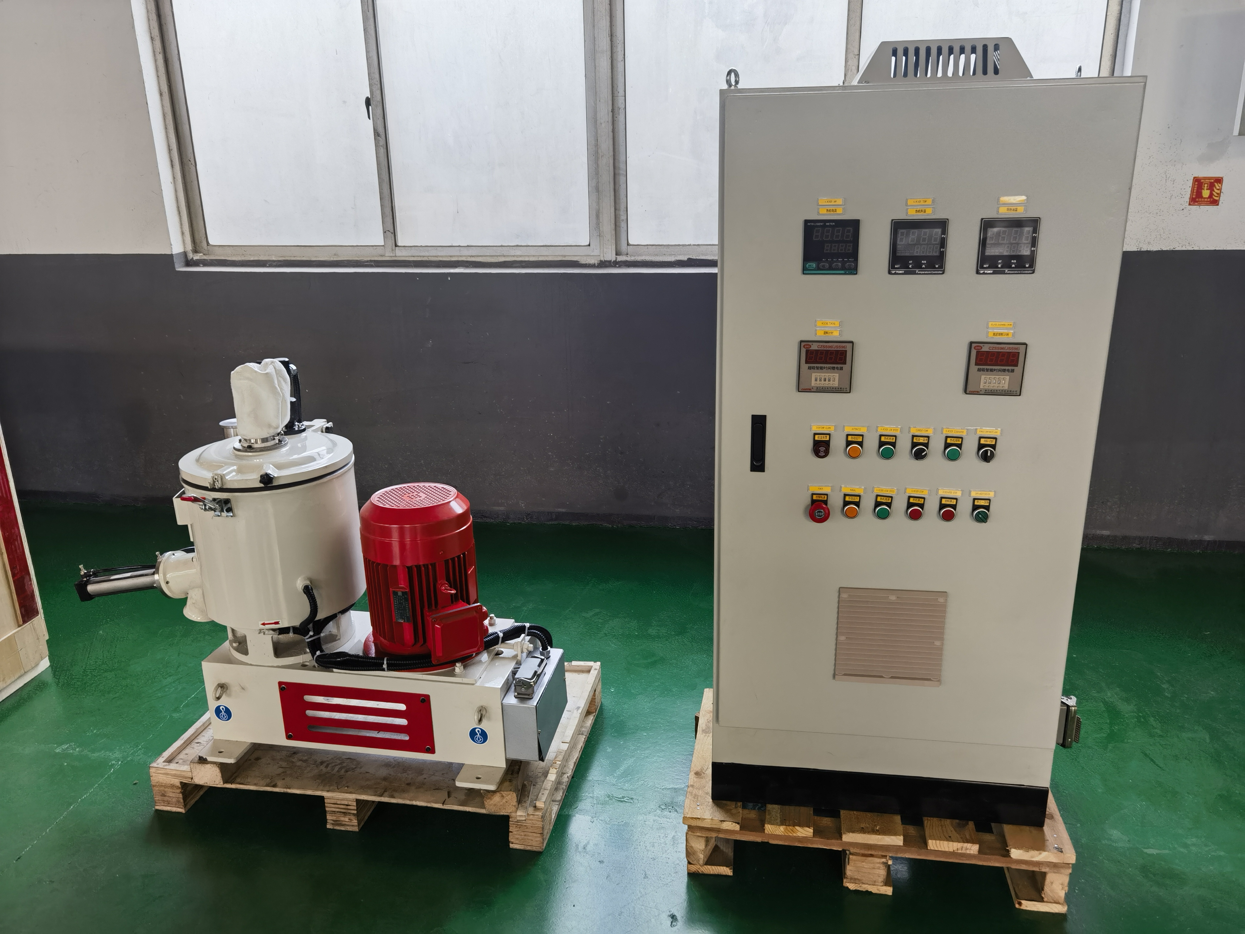 Laatste bedrijfscasus over Gevalstudie: 20L-mengmachine voor het bereiden van laboratoriummateriaal