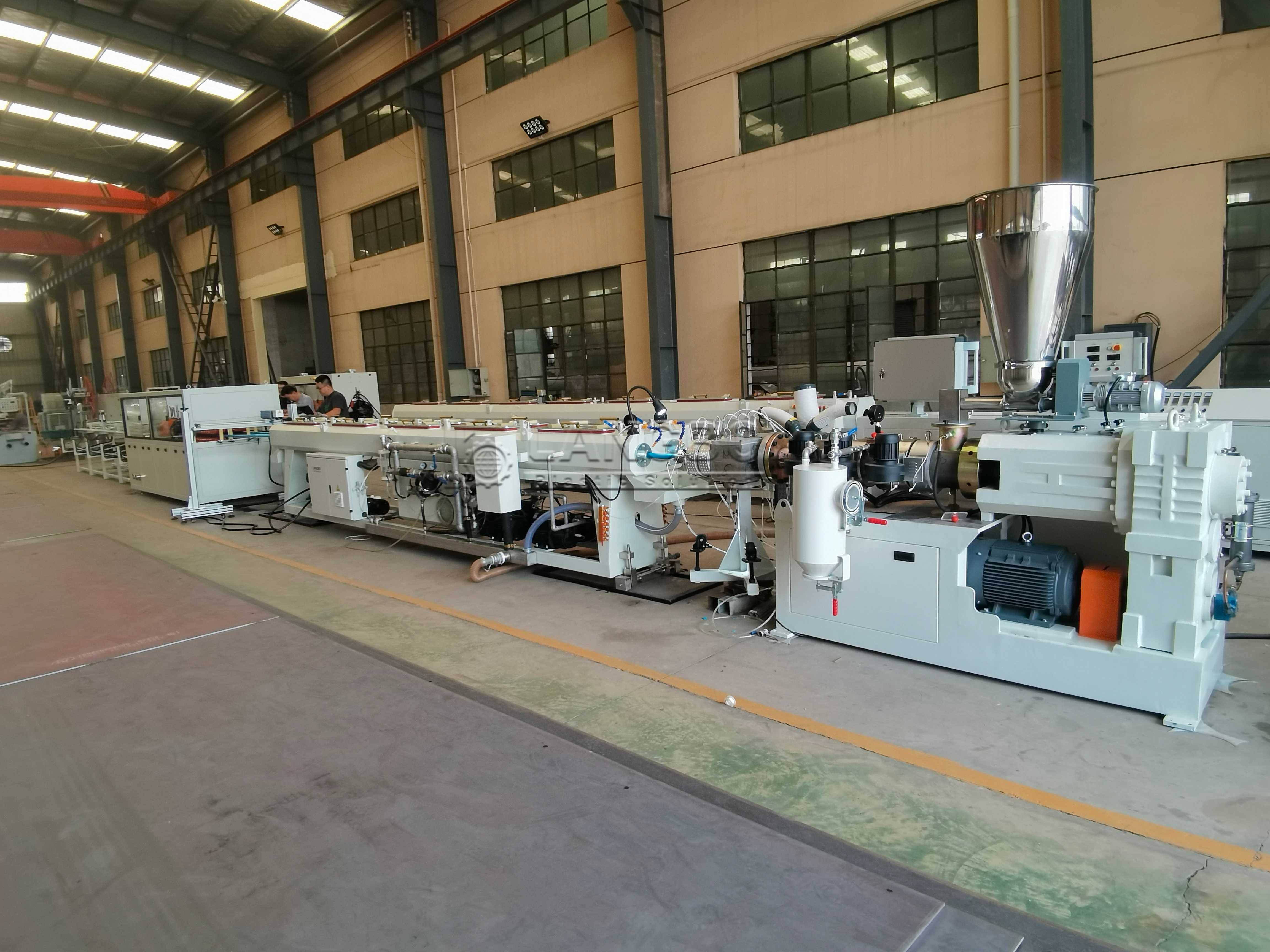 Laatste bedrijfscasus over PVC-extrusielijnproject met dubbele pijp voor de productie van pijpen in Burundi