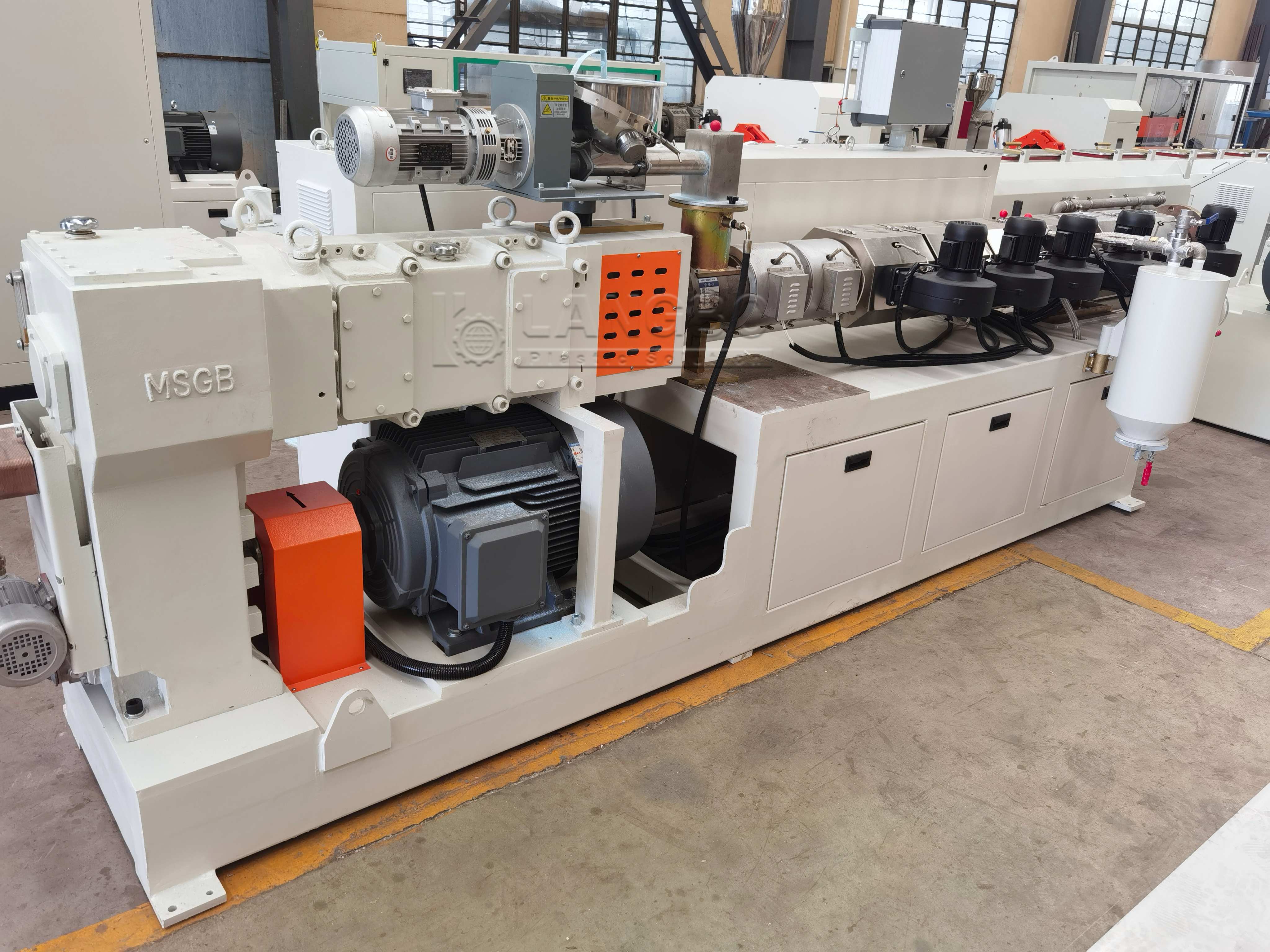 Laatste bedrijfscasus over PVC Pipe Extrusion Line Project for Infrastructure Pipe Manufacturing in Algeria