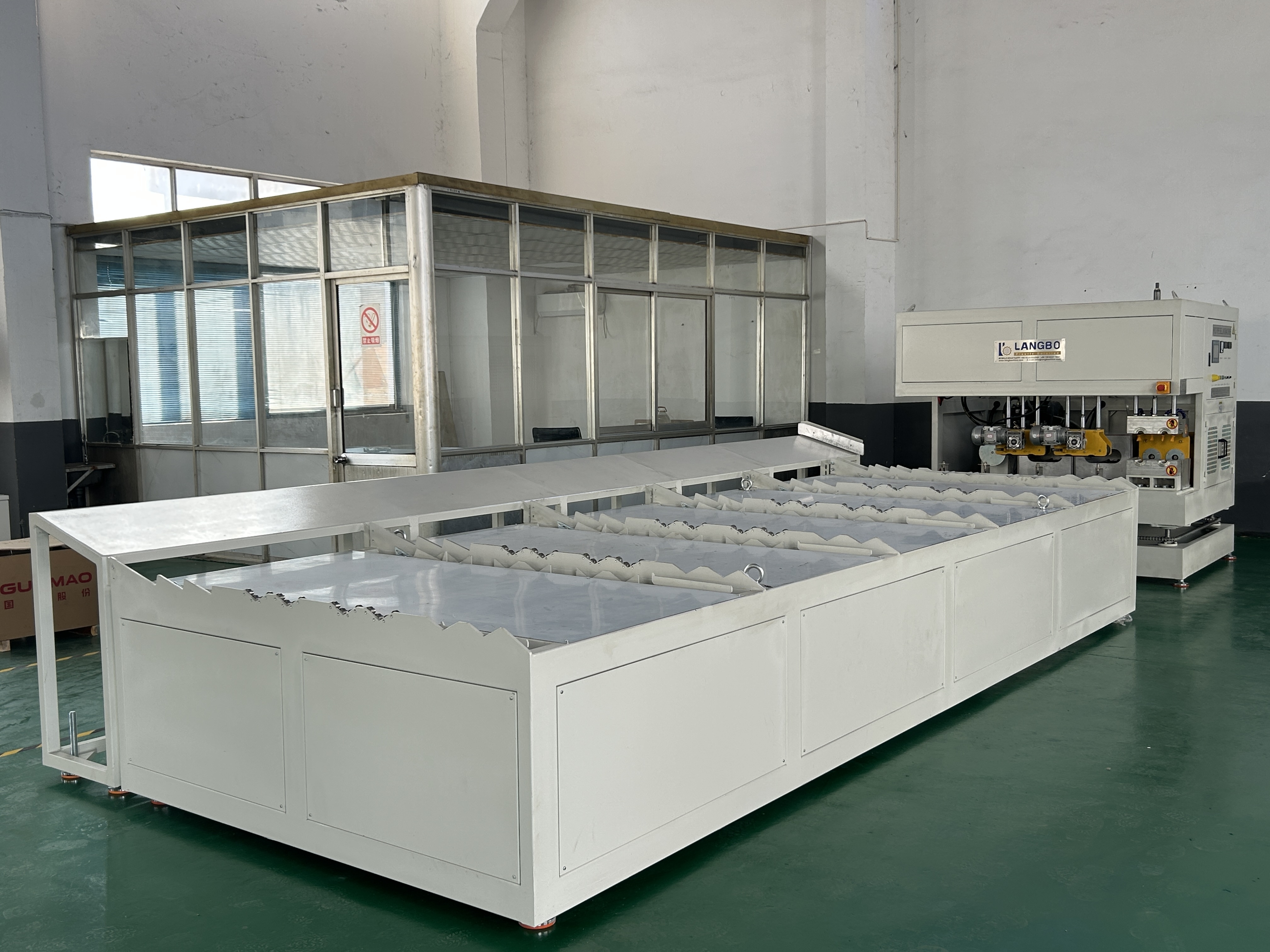 Laatste bedrijfscasus over PVC-buisklokmachineproject voor de productie van stopcontacten in Egypte