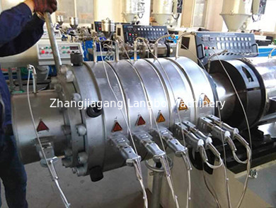 Kegel Tweeling de Pijp van Schroefpvc Productiemachine met Belling-Machine