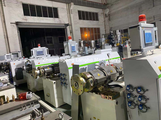 PLC-besturing PVC-pijpproductielijn hoge output en productiviteit