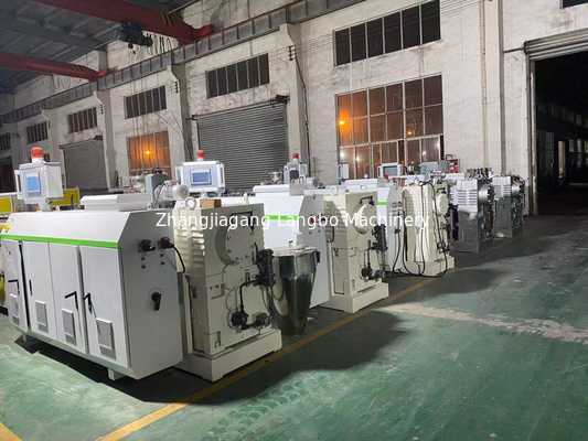 Van de de Pijpproductie van hoge Energiepvc de Uitdrijvingsmachine 150 - 250KG/H