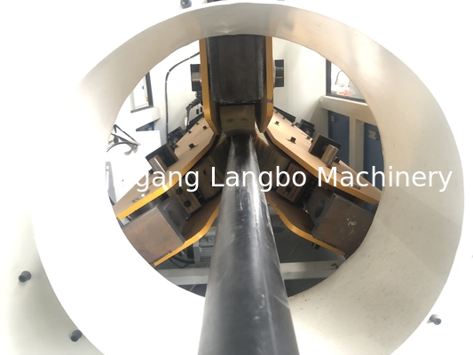 Machine voor het maken van buisbuizen met een enkele schroef