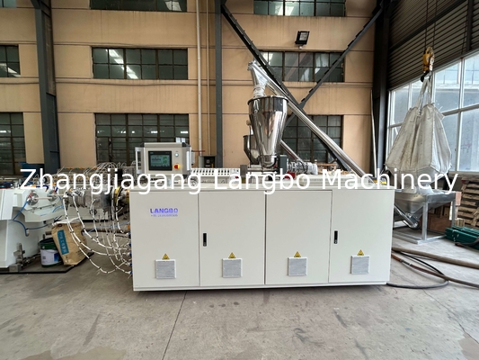 Geavanceerde PVC-pipelproductielijn met 55kw motor en ABB-frequentierechter