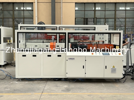 Geavanceerde PVC-pipelproductielijn met 55kw motor en ABB-frequentierechter