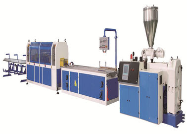 Automatische kegelvormige twee-schroef extruder Plastic PVC plafondpaneel Taperplaat Productielijn