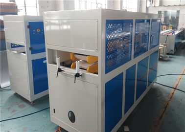 De Muurcomité van hoog rendementpvc Automatische Controle 300MM van de Uitdrijvingslijn Profielgrootte