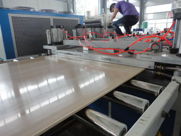 Productielijn voor PVC-plafondpanelen Automatische extrusie-machine voor de vervaardiging van plastic platen