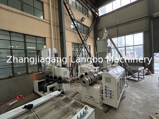 WPC-machine Hout Plastic Composite decking holle massieve dekvloeren Post Composite Profile Rail Extrusion Productielijn