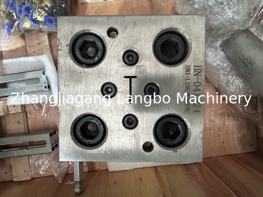 Kleinschalige machine voor het maken van pvc-tagstrips en profiel-extruderingslijn met eenvormige breedte gladde rand conische tweelingschroef-extruder