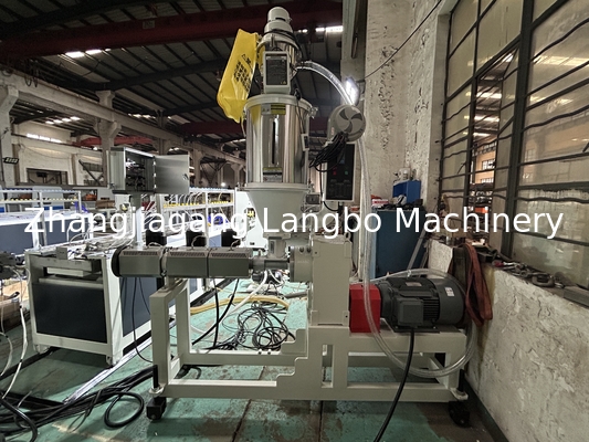 Automatische plastische extrusie Beste 22KW PVC-profielen productielijn met 80/156 conische tweeling schroef extruder