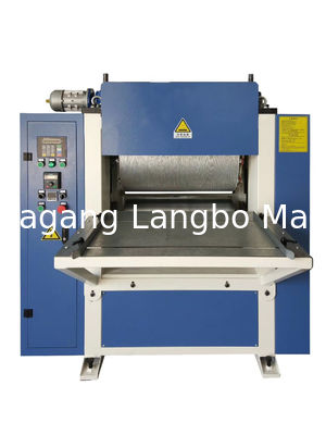 Machine voor het lamineren van houten, kunststof-dekdeuren