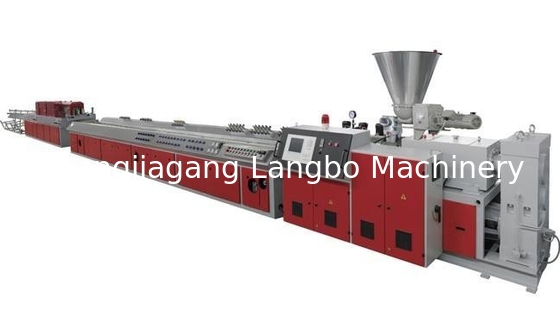 WPC-machine Hout Plastic Composite decking holle massieve dekvloeren Post Composite Profile Rail Extrusion Productielijn