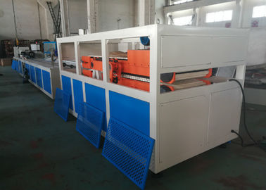 De plastic Lijn van de Profieluitdrijving, pvc-het Comité van het Vensterplafond het Profielproductielijn van Decking