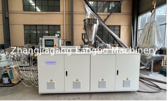 PVC-buis-extrusielijn Watervoorziening Toepassing met film en verpakkingsdozen