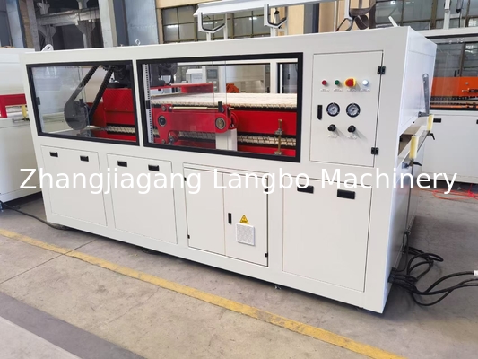 Productielijn voor PVC-profielprofielmachine met automatische bewerkingsmachine 1200 mm PVC-plafondpaneelmachine