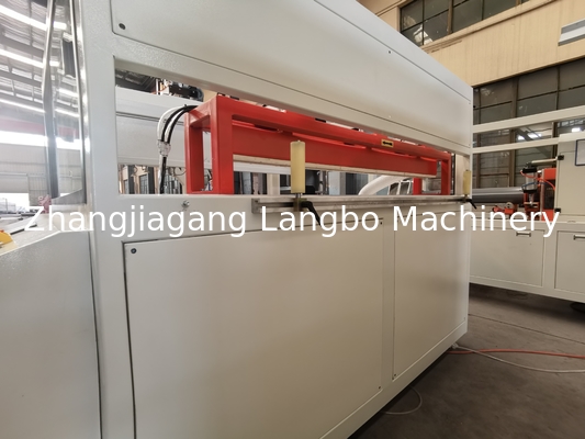 Productielijn voor PVC-profielprofielmachine met automatische bewerkingsmachine 1200 mm PVC-plafondpaneelmachine