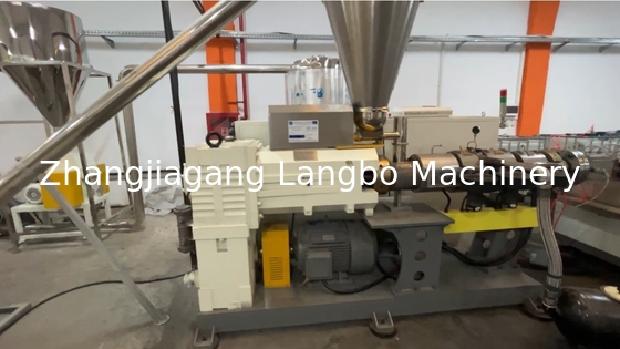 PVC WPC Conical Twin Double Screw Extruder Extrusion Line voor kunststofprofiel