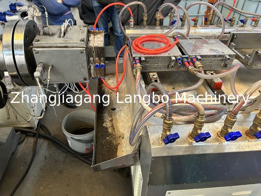 Volledig automatische pvc-buismachine voor watervoorziening afwatering chemische industrie mijnbouwleiding