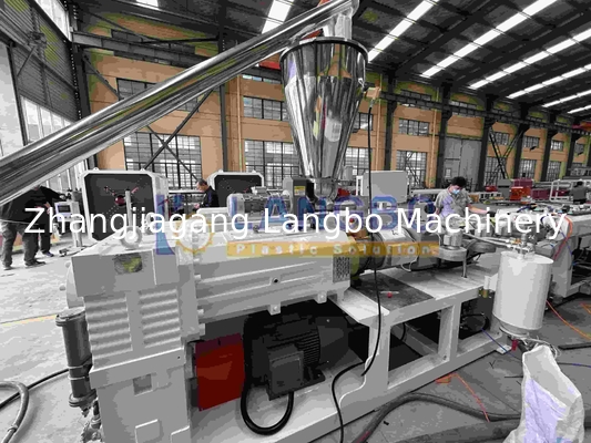 Nieuwe Wereldwijde Hot Sale Twin Screw Extruder voor PP PE Plastic en PVC Pijp Making Machine