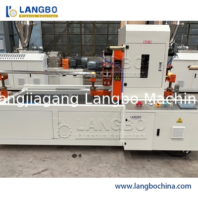 Hoogwaardige PVC-conische tweelingschroef-extruder: PVC-buizenfabrieksmachine