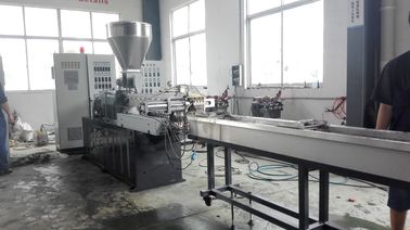 Vezel die de Zachte Gridding Plastic Machine van de Pijpproductie, Tweeling de Schroefextruder verbeteren van Pvc