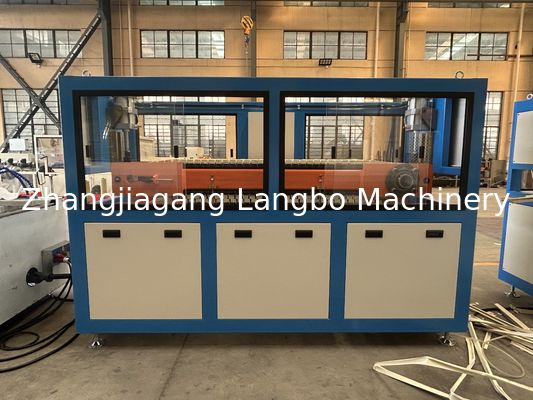 Conische dubbele twin screw kunststof plint extrusie PVC plint profielen extruder productielijn machine