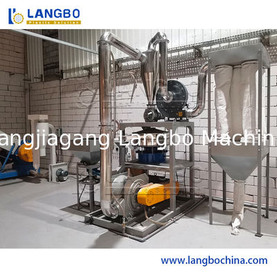 PVC-buis gerecycled door shredder en maalmachine