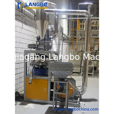 PVC-buis gerecycled door shredder en maalmachine