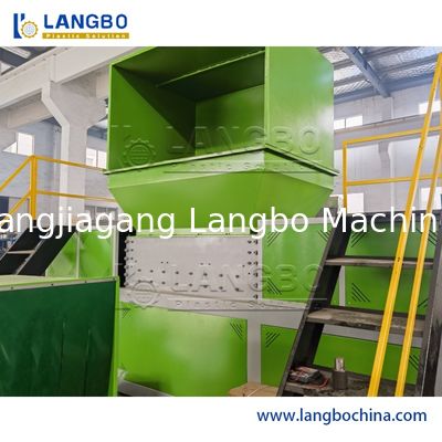 Volledig automatische horizontale afvalmachine voor het versnipperen van kunststof Nieuwe motor voor het versnipperen van pvc-buizen pvc-golfbuizen recycling machine voor het versnipperen