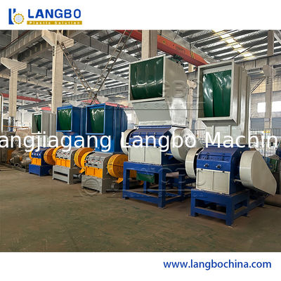 Automatische kunststof shredder/crusher met 37KW motorvermogen en 100-500KG/U capaciteit voor efficiënte recycling