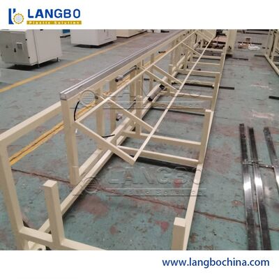 300mm de Lijn van de het Profieluitdrijving van pvc met Kegel Dubbele Schroefextruder