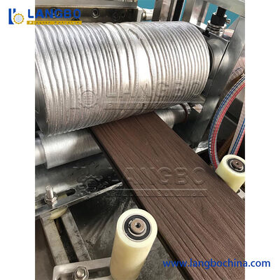 350KG/H de Muurcomité van de productsnelheid WPC Machine, PLC de Productielijn van het Controlewpc Profiel