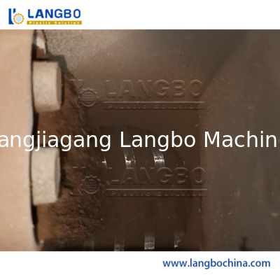 55/110 Conical Twin Screw Extruder WPC Profile Extrusion Line met profielgrootte 1180MM en motorvermogen 22KW