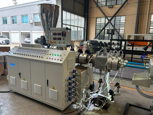 Productie-machine voor de vervaardiging van PVC-buizen van kunststof