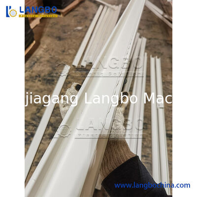 55/110 Conical Twin Screw Extruder PVC Profile Extrusion Line voor 1180 mm kabelstam met 22 kW motorvermogen