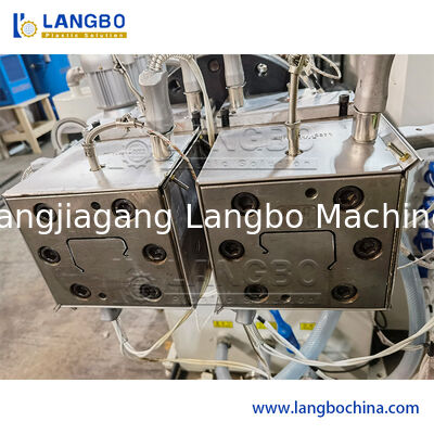 Machine voor het maken van profielen van PVC-trunk-extrusielijnen, kabeldraadbescherming, trunking, met perforatieapparaat