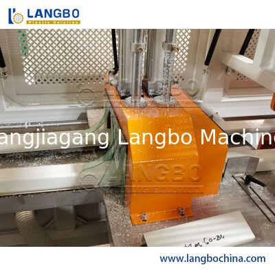 55/110 Conical Twin Screw Extruder PVC Profile Extrusion Line voor 1180 mm kabel trunking met 22 kW motorvermogen