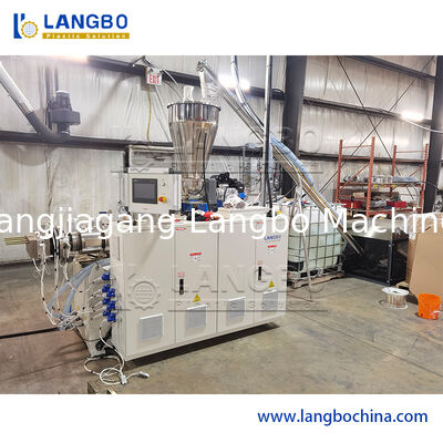 55/110 Conical Twin Screw Extruder PVC Profile Extrusion Line voor 1180 mm kabelstam met 22 kW motorvermogen