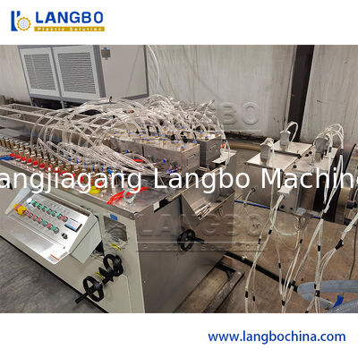 Machine voor het maken van profielen van PVC-trunk-extrusielijnen, kabeldraadbescherming, trunking, met perforatieapparaat