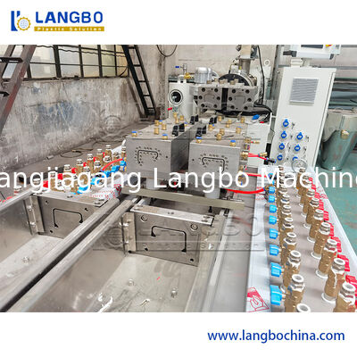 PVC kabelgoot extrusiemachine met 55/110 conische dubbelschroefsextruder voor 1180mm profielgrootte en 22KW motorvermogen