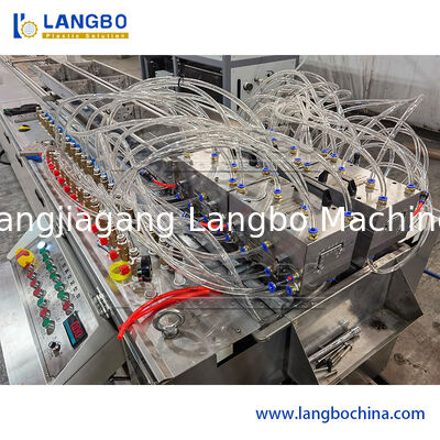 PVC-profiel-extruderingslijn met 55/110 conische tweeschroef-extruder voor 1180 mm kabeltrunking en 22 kW motorvermogen