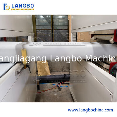 Productielijn voor het extruderen van vloerprofielen van PE-PP-houten-plastiekdekhebel, gebruikt in vloeren binnen of buiten/parapetten/bakken