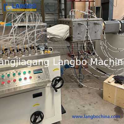 Productielijn voor WPC/UPVC/PVC/PE/PP wandpaneel/venster/deur/dek/heining/ruit