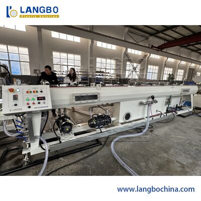 3-laags co-extrusie PPR-buizen extrusielijn met een capaciteit van 350 kg/u en  PLC-besturing