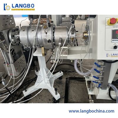 3-laags co-extrusie PPR-buizen extrusielijn met een capaciteit van 350 kg/u en  PLC-besturing