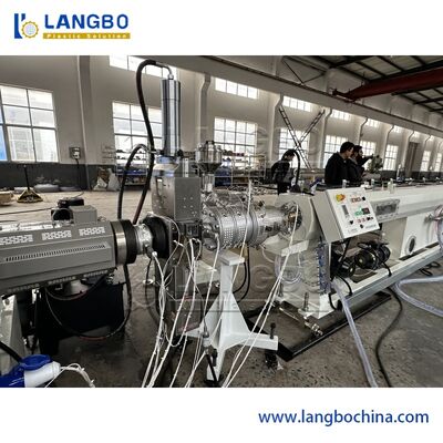 3-laags co-extrusie PPR-buizen extrusielijn met een capaciteit van 350 kg/u en  PLC-besturing