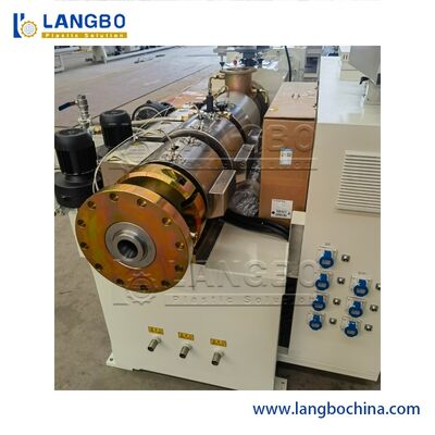 Ce-de Uitdrijvingslijn van het Certificaatpvc Profiel met Kegel Tweeling de Motormacht van de Schroefextruder 37KW